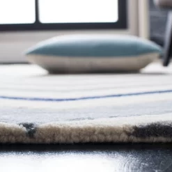 Dublin Chevron Geometric Tufted Area Rug - Safavieh -Online Home Decoration GUEST 6882338b e914 4a99 a7c9 2cd4faa4557c